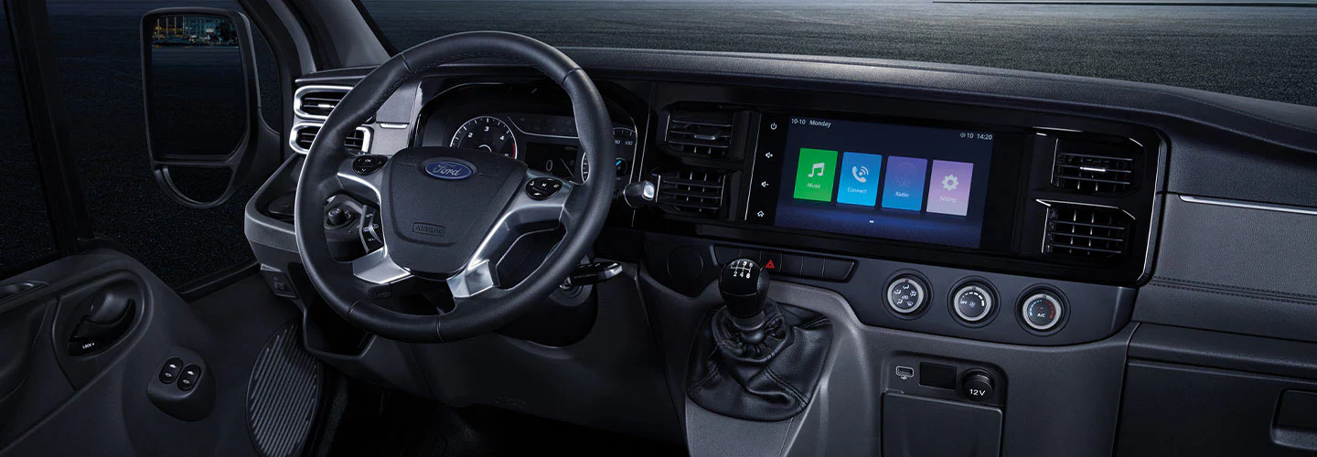 nội thất lái xe ford transit