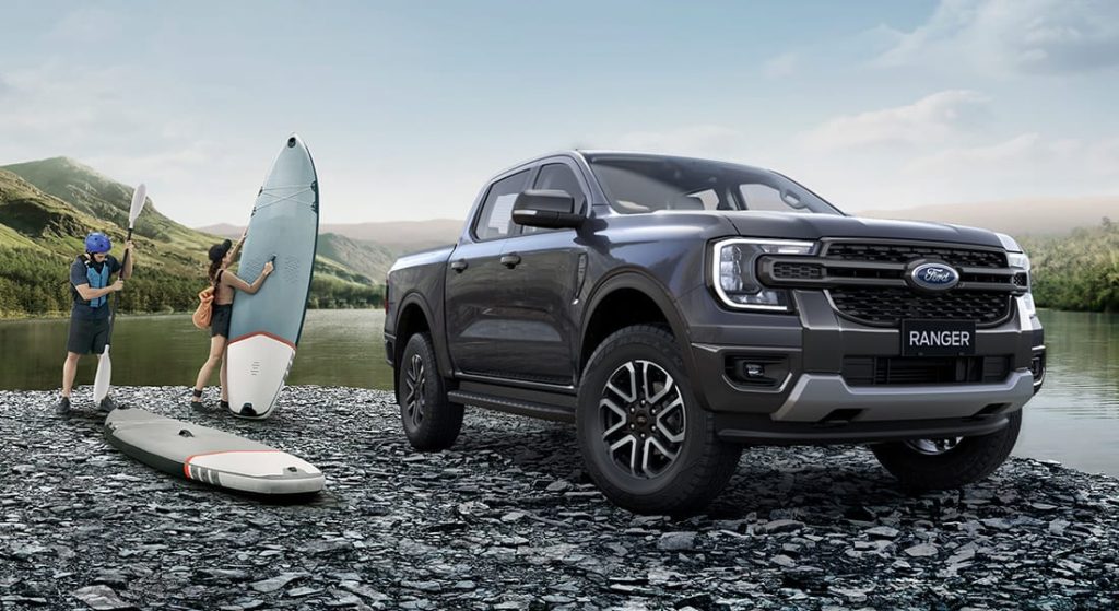 xe ford ranger cùng cặp đôi dã ngoại