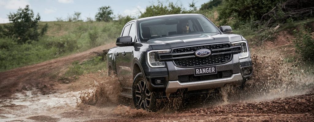 vượt địa hình bùn cùng ford ranger